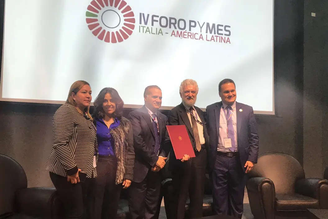 La Embajada en Italia participó en el IV Foro Ítalo – Latinoamericano sobre las pymes en donde se firmó convenio que favorecerá a la economía naranja con agricultura y turismo sostenible en Colombia.